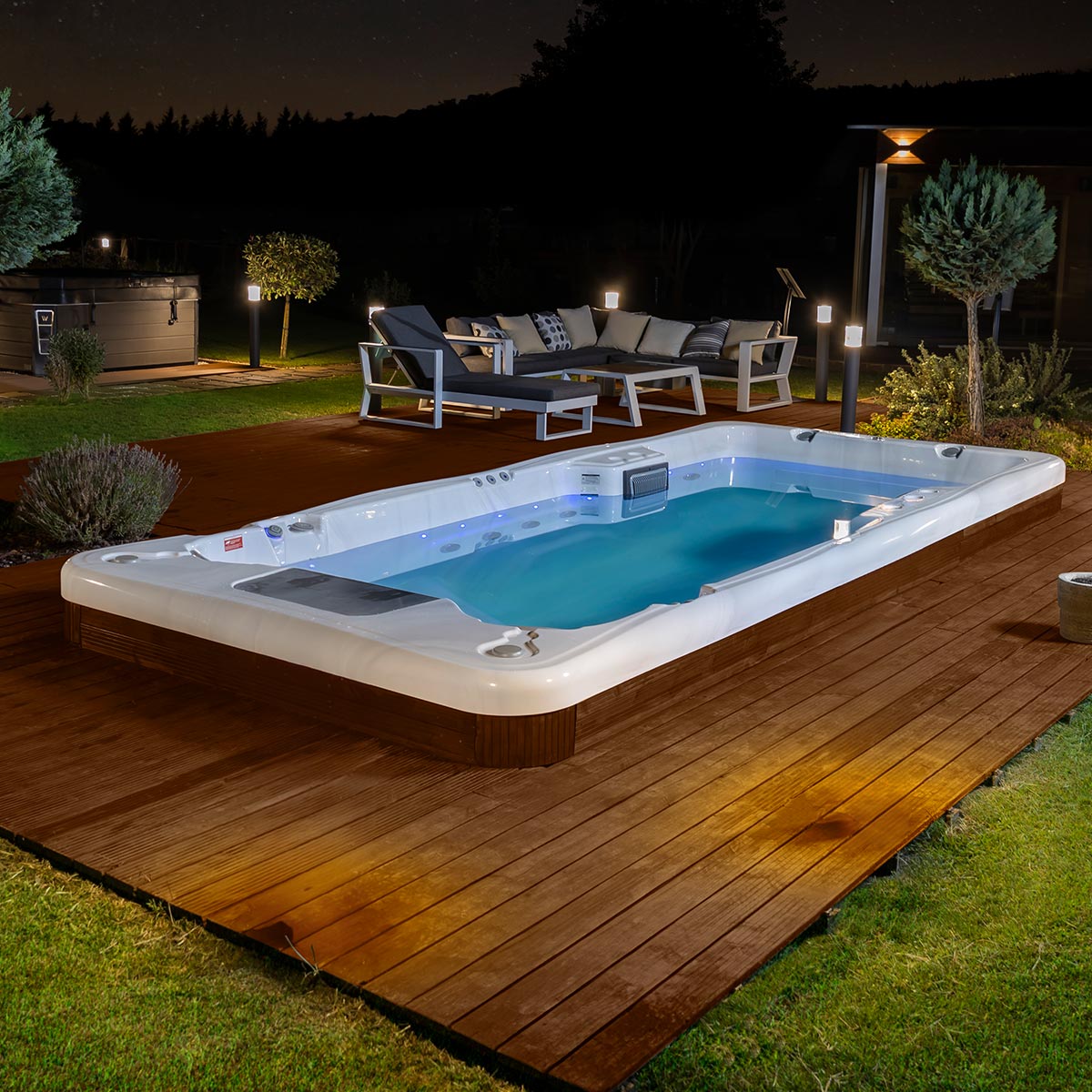Amazonas_swim_spa_wflow_lifestyle6